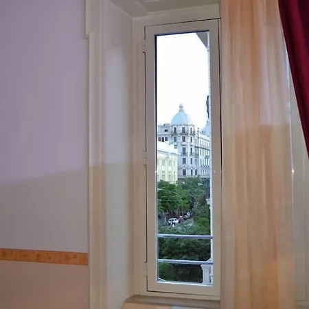 The Queens Nocleg ze śniadaniem 4*