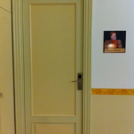 The Queens Nocleg ze śniadaniem 4*