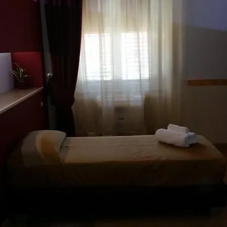 Alojamento de Acomodação e Pequeno-almoço The Queens 4*