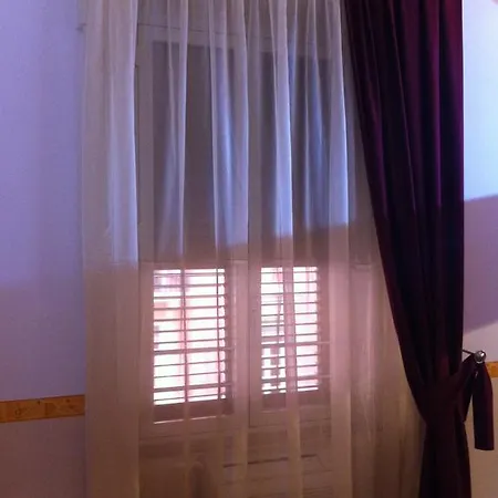 Alojamento de Acomodação e Pequeno-almoço The Queens