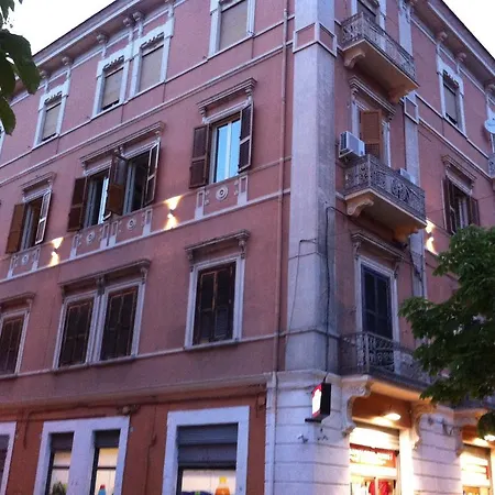 Bed & Breakfast The Queens 2*