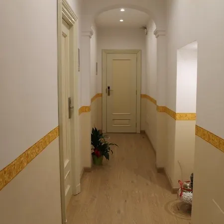 Bed & Breakfast The Queens 2*